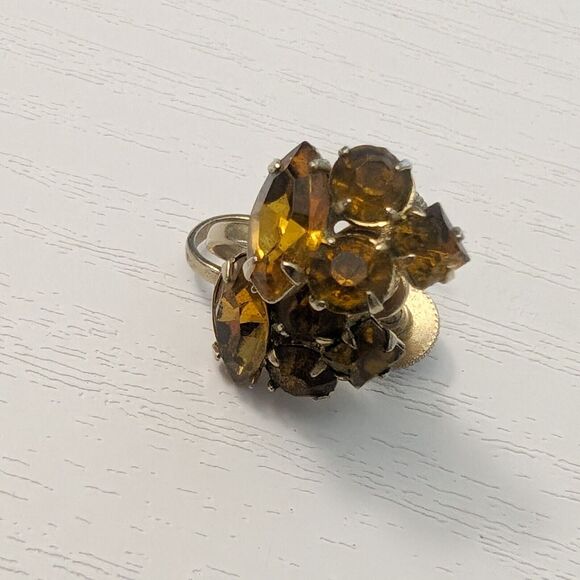 Vintage Coro Screw On Earrings - 0.5" - Picture 2 of 7